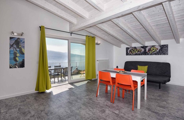 Holiday apartment overlooking lake