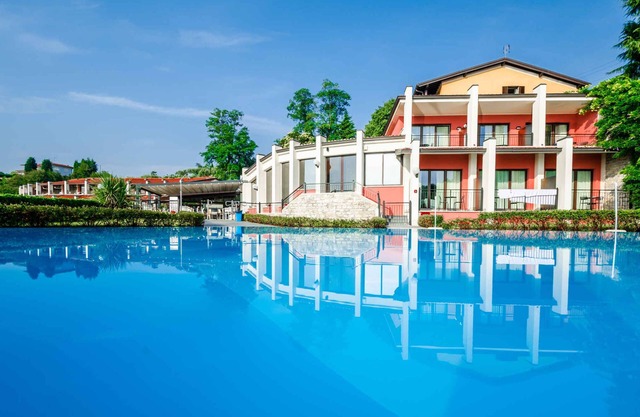 Holiday apartment with air conditioning, internet and balcony with lake view