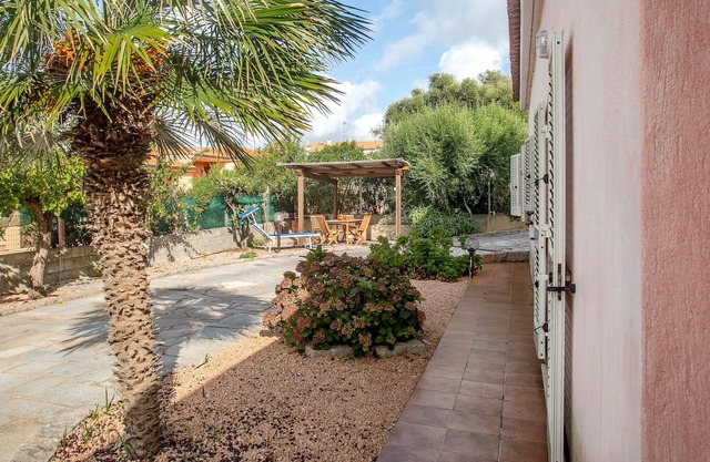 Holiday Apartment with Fireplace, Garden & Terrace; Parking Available