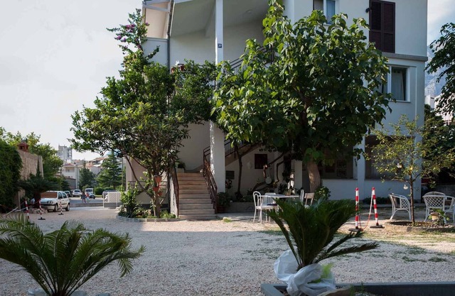 Holiday apartment 100 m to the beach with 4 bathrooms