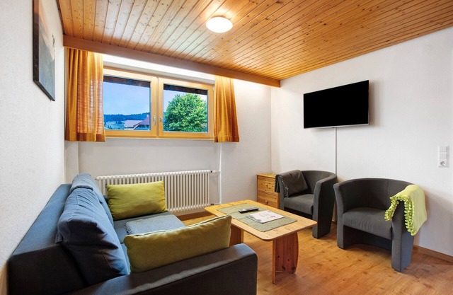 Holiday Apartment '4, 65 sqm' with Mountain View, Shared Terrace and Wi-Fi