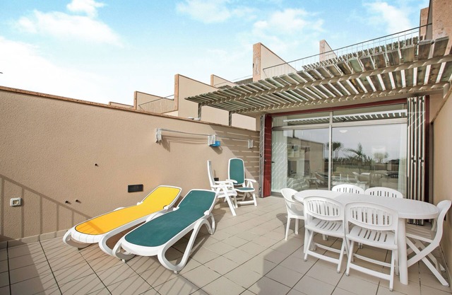 Holiday Apartment 'Casa Médano 3 By Médano Rentals' with Sea View, Terrace and Wi-Fi