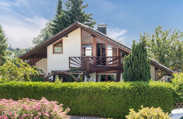 Holiday Apartment “Rose Garden” near Lake Constance with Wi-Fi & Balcony