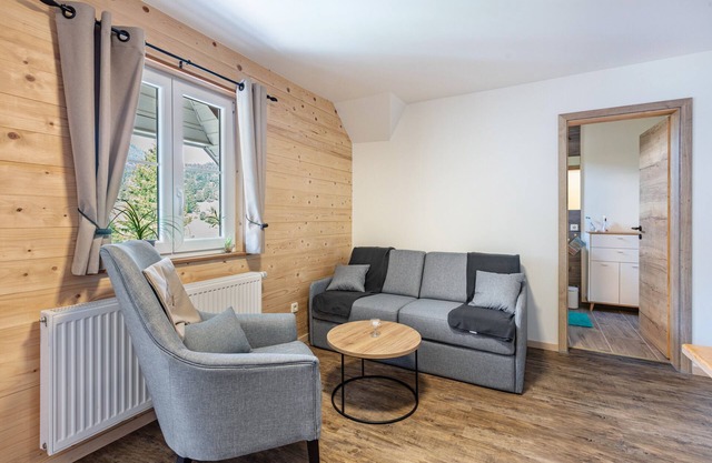 Holiday Apartment '4' with Mountain View, Balcony and Wi-Fi