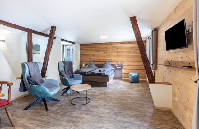 Holiday Apartment '6' with Mountain View, Balcony and Wi-Fi