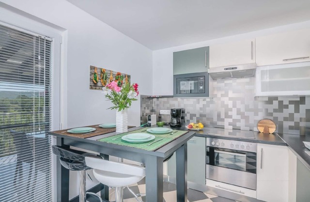 Holiday apartment Dobrinj for 1 - 4 persons with 2 bedrooms - Holiday house