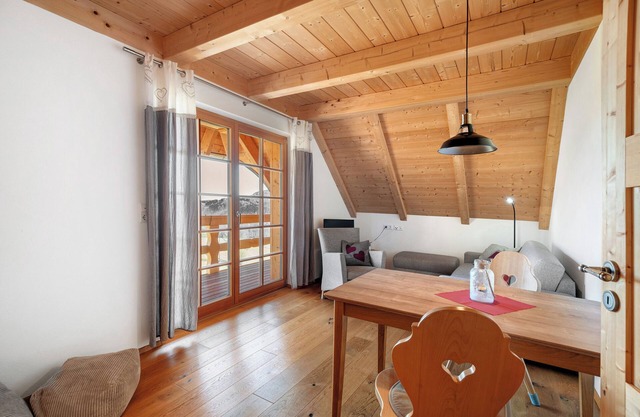 Holiday Apartment "Glasbläser" with Shared Garden, Balcony and Wi-Fi