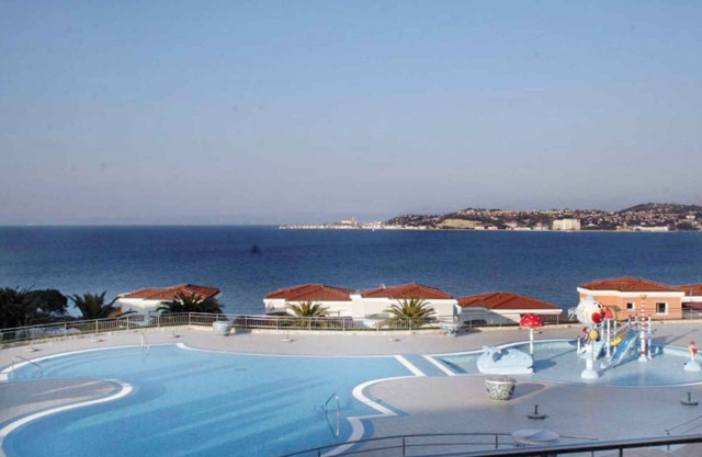 Holiday apartment in a residence with swimming pool, sports fields, beach