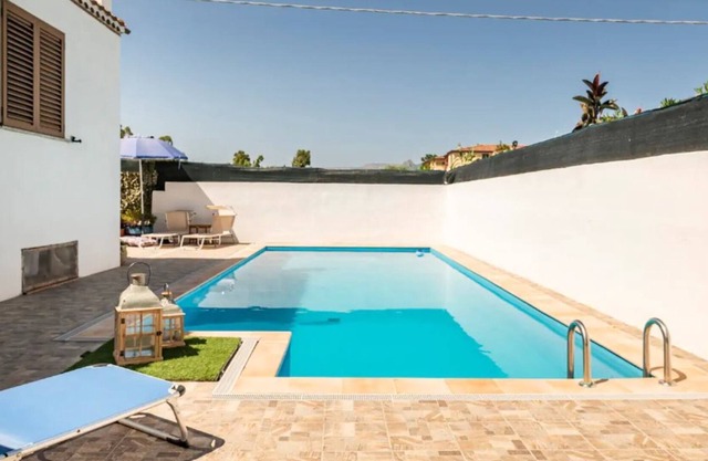Holiday Apartment 'La Tavernetta' with Shared Pool, Shared Terrace and Shared Garden