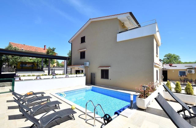 Holiday apartment on the 2nd floor with pool