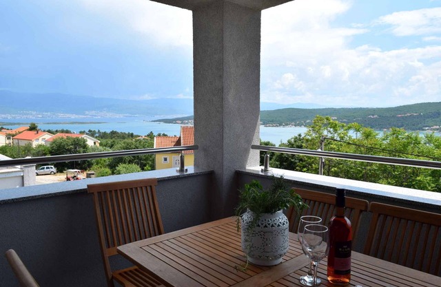 Holiday apartment on the second floor with swimming pool