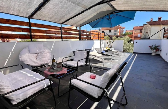 Holiday apartment Pula for 1 - 6 persons with 2 bedrooms - Row house