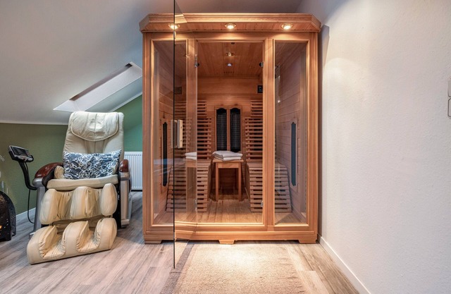 Holiday Apartment "Solling-Lounge" with Shared Garden, Balcony and Wi-Fi