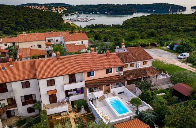 Holiday apartment Vinkuran for 1 - 6 persons with 3 bedrooms - Holiday apartment in one or multi-fam