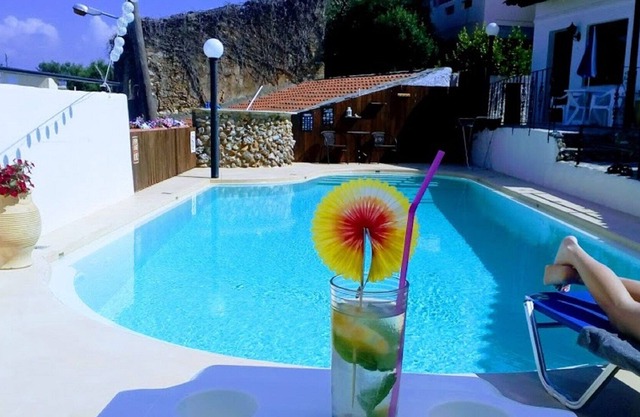 Holiday apartment with swimmingpool, AC and spectacular view.