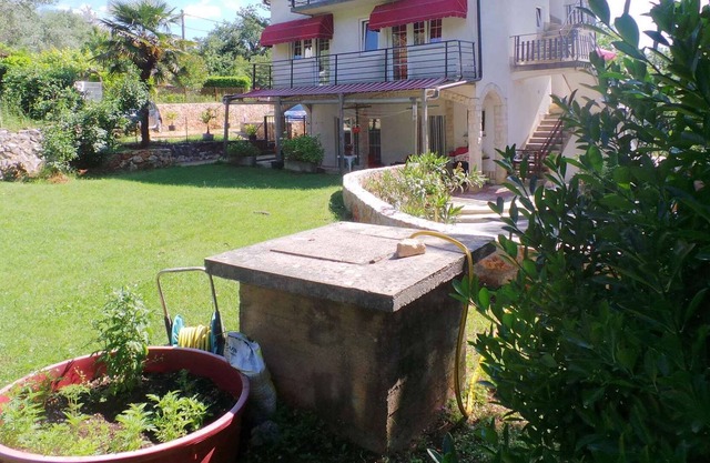 Holiday apartment with garden