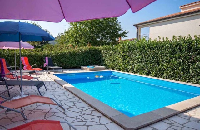 Holiday apartment with use of pool
