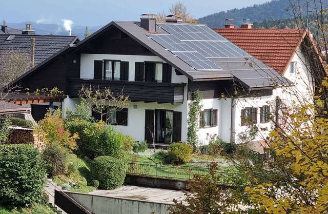 Holiday apartment with separate entrance, forest view in a quiet part of town
