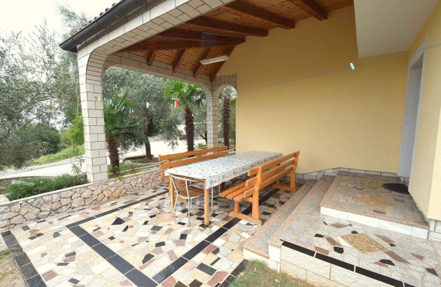Holiday apartment with terrace and parking