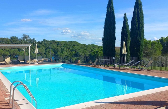 Holiday apartment with pool and WIFI