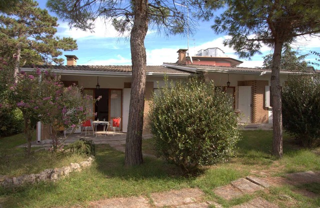 Holiday apartment with garden and air conditioning