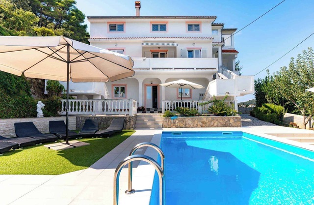 Holiday apartment with pool and garden