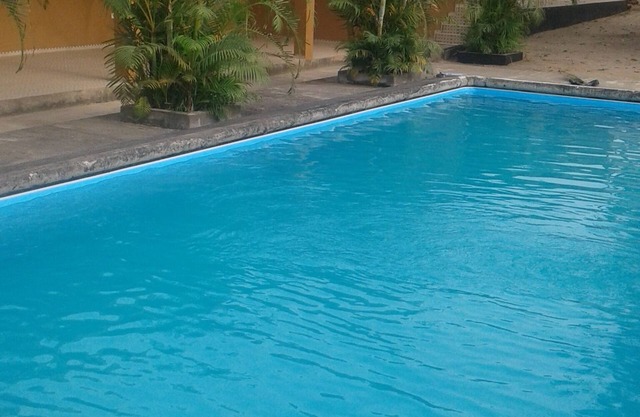 Holiday cottage for 4 people in residence with swimming pool