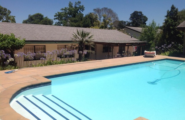 Holiday Cottage, Sleeps 7, 5 beds, 4 bedrooms Private POOL, a summer requirement