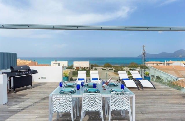 Holiday Home 'Modern Panoramic Sea View House' with Sea View, Wi-Fi and Air Conditioning