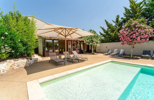 Holiday Home 'Saumane, Grande Bergerie' with Shared Pool, Wi-Fi and Air Conditioning
