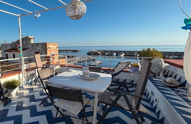 Holiday Home 'Sumarè' with Sea View, Wi-Fi and Air Conditioning