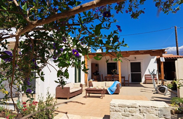 Holiday home a few steps from the beach with private secluded garden
