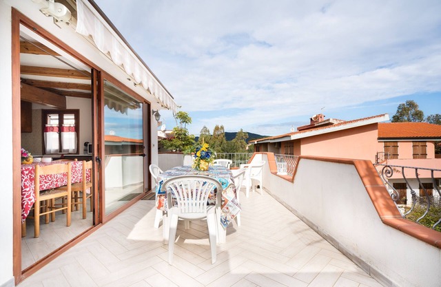 Holiday Home 'Al Mare Da Mémé' with Sea View, Private Terrace and Air Conditioning