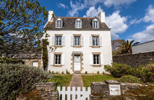 Holiday Home 'Au Cœur De Locquirec' with Private Terrace, Private Garden and Wi-Fi
