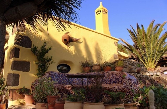 Holiday home, barbecue, garden and terrace, sea view