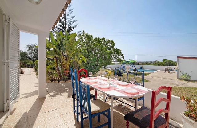 Holiday Home 'Bela Vista Retreat - Lavender' with Sea View, Wi-Fi and Air Conditioning