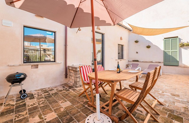 Holiday Home 'Casa La Mar' with Private Terrace, Wi-Fi and Air Conditioning