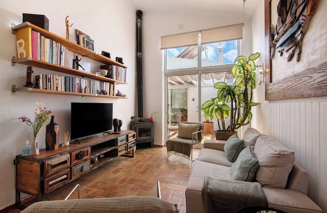 Holiday Home 'Casa Do Limoeiro' with Private Garden, Wi-Fi and Air Conditioning