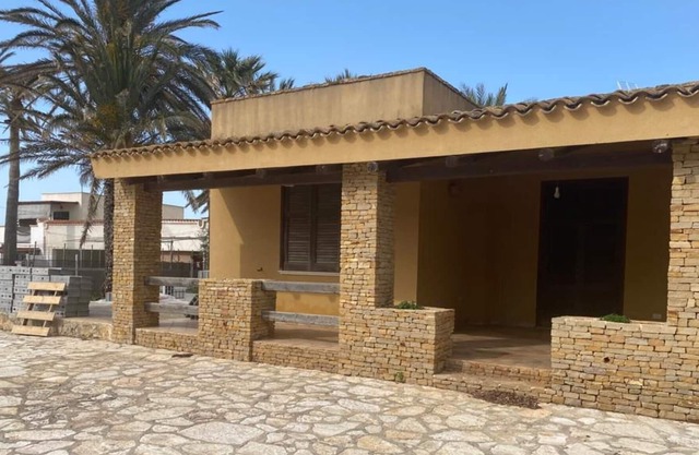 Holiday Home 'Casa Solare' with Sea View, Garden & Wi-Fi