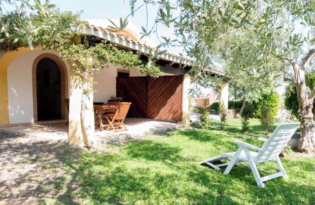 Holiday Home 'Casa Su Barone' with Private Terrace, Private Garden and Air Conditioning