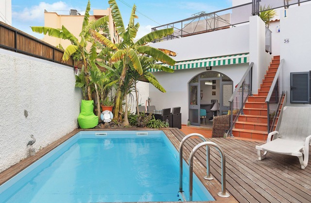 Holiday Home "Casa Vila Garajau" with Pool, Terrace & Wi-Fi