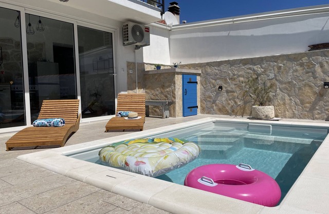 Holiday Home Cherry with pool