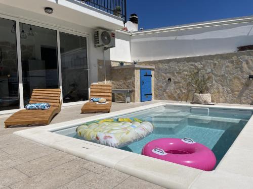 Holiday Home Cherry with pool