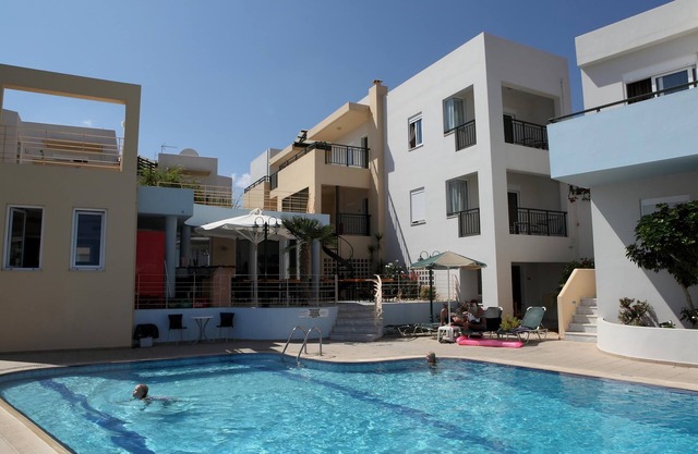 Holiday home complex with pool, close to the sea, wifi | Sfakaki, Crete