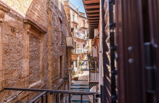 Holiday Home 'Cumellart 1' with Private Terrace, Wi-Fi and Air Conditioning