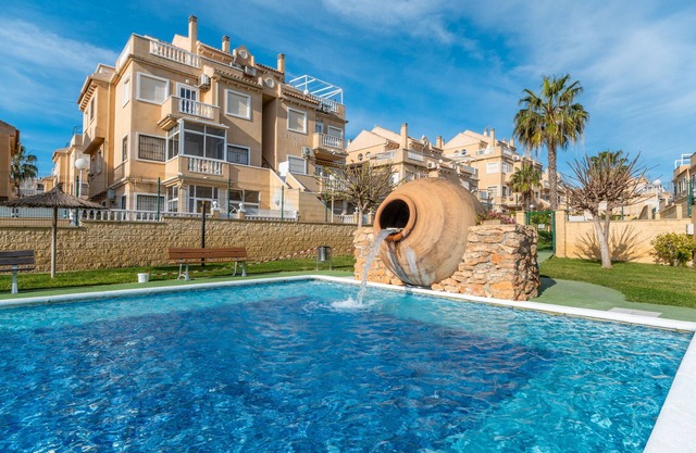 Holiday Home 'De Espãna' with Shared Pool, Wi-Fi and Air Conditioning