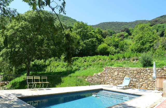 Holiday Home 'La Rectoría De Castellar' with Mountain View, Pool, Garden & Wi-Fi
