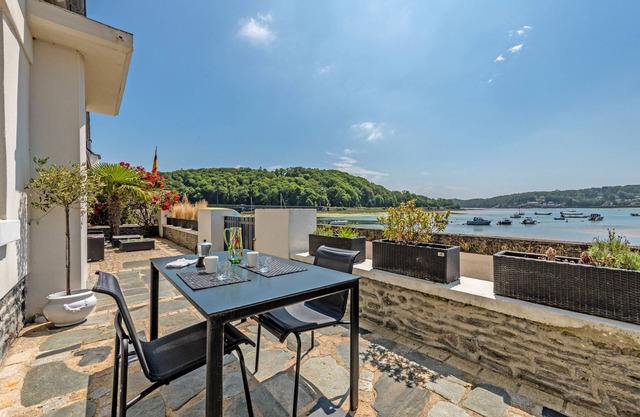 Holiday Home 'Évasion Marine Face À La Mer' with Sea View, Private Terrace and Wi-Fi