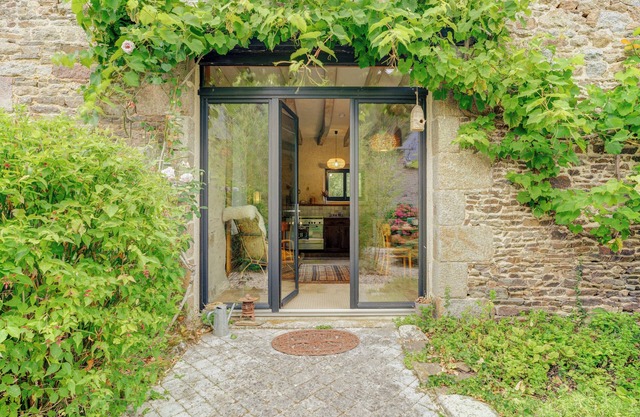 Holiday Home 'Gite La Villate' with Private Terrace, Private Garden and Wi-Fi