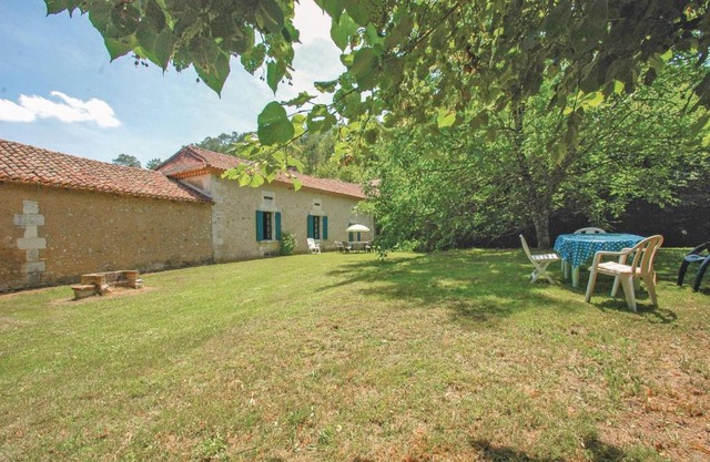 Holiday Home Grignols With A Fireplace 324